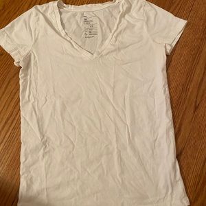 GAP basic white v neck shirt